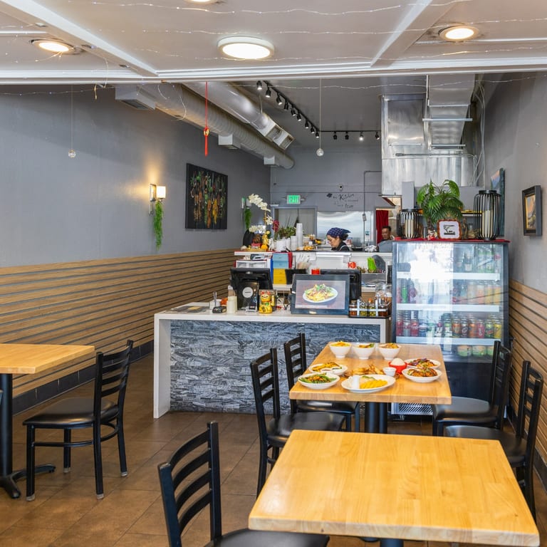 A Welcoming Space for Lunch and Dinner